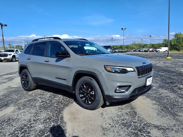 Used 2023 Jeep Cherokee Altitude Lux image 3