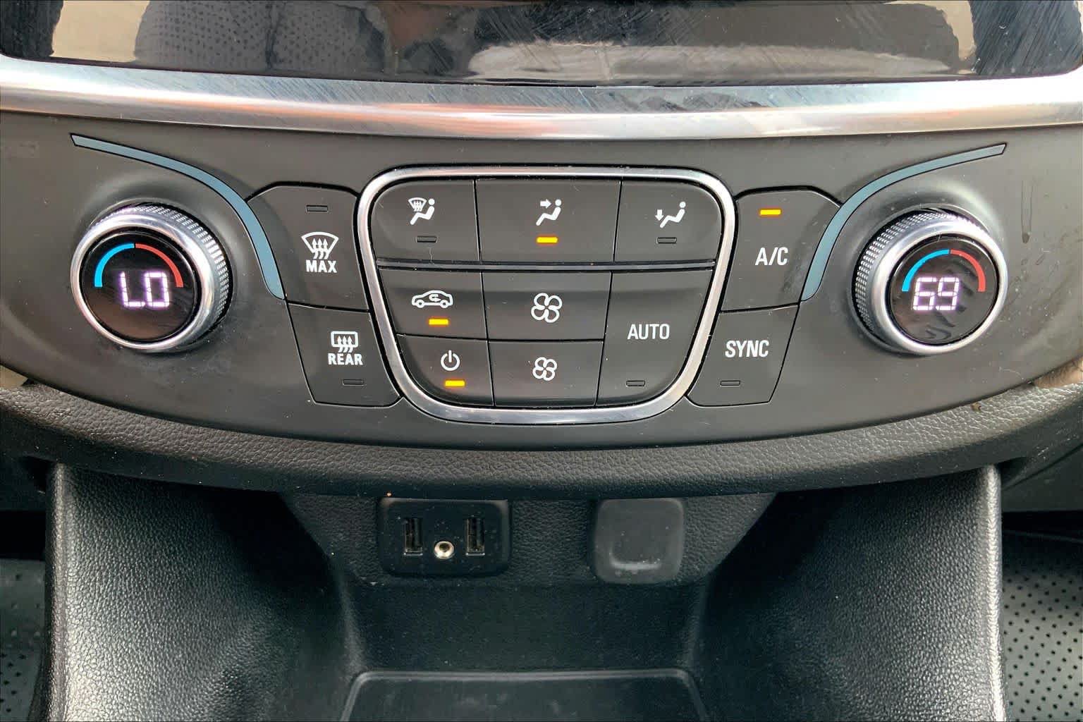 Used 2023 Chevrolet Traverse LS FWD image 27