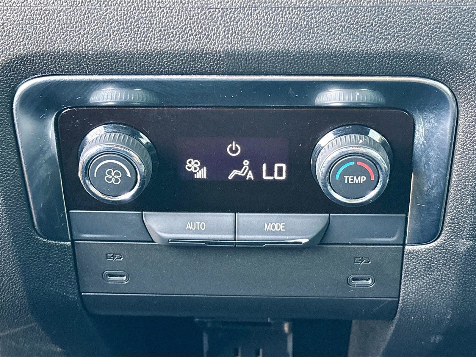 Used 2025 Chevrolet Suburban Z71 AWD/4WD image 25