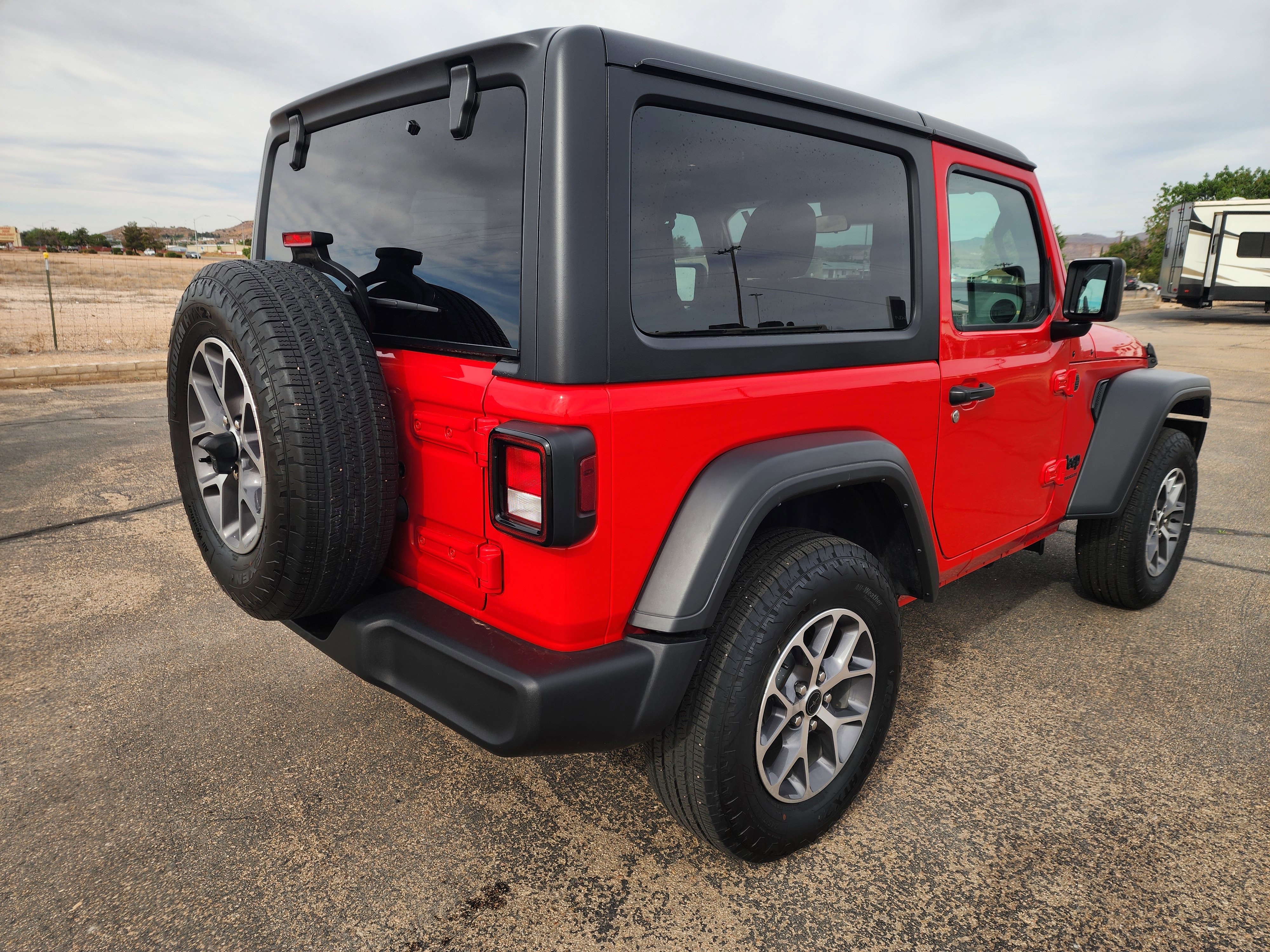 Used 2025 Jeep Wrangler Sport AWD/4WD image 5