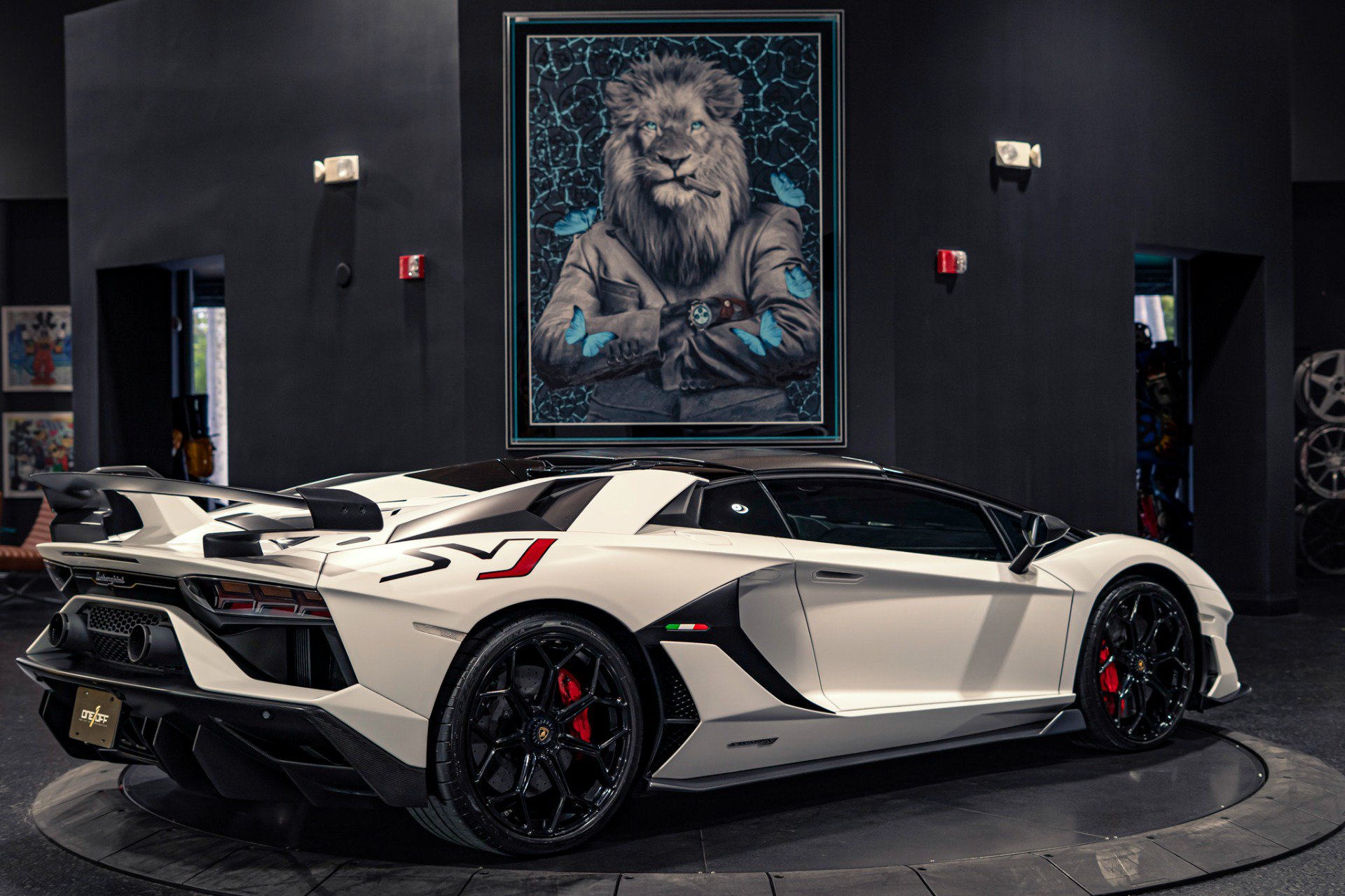Used 2020 Lamborghini Aventador SVJ AWD/4WD image 6