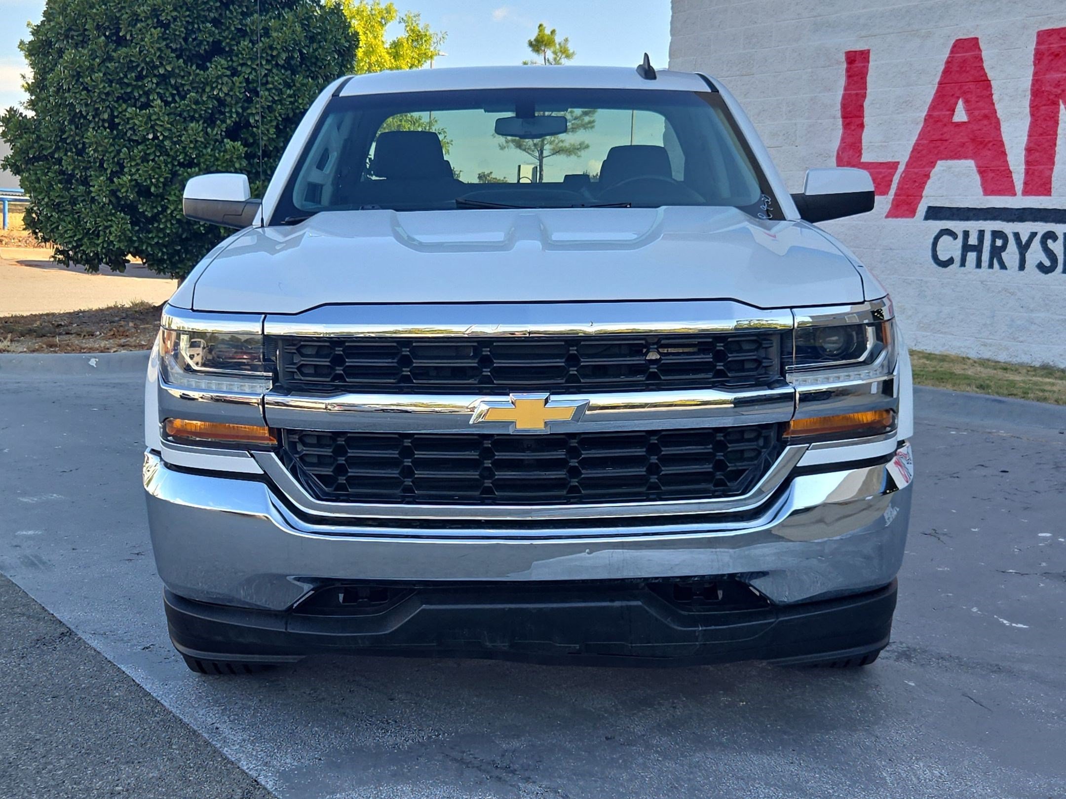 Used 2019 Chevrolet Silverado 1500 LT AWD/4WD image 2
