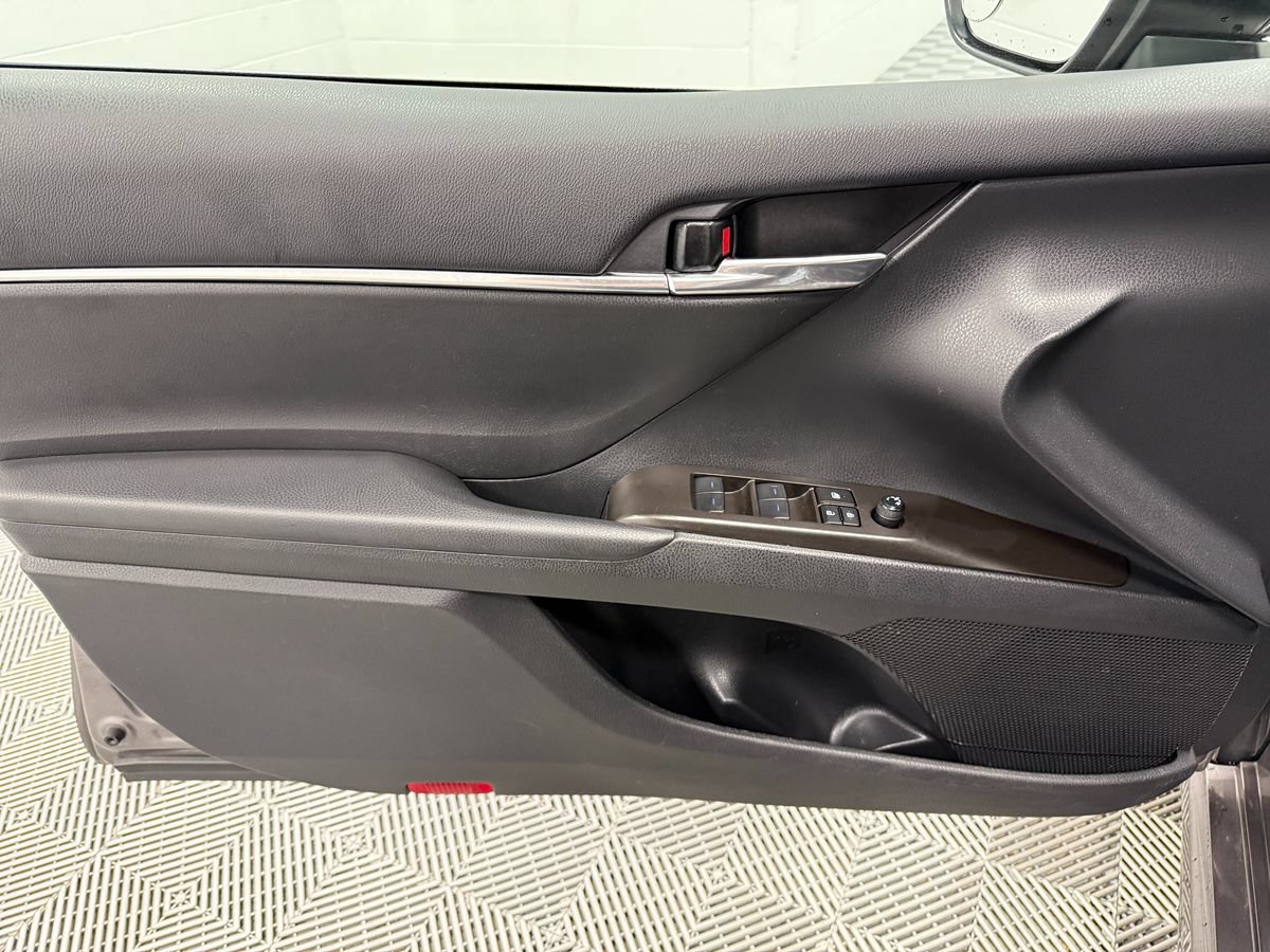 Used 2024 Toyota Camry SE AWD/4WD image 9