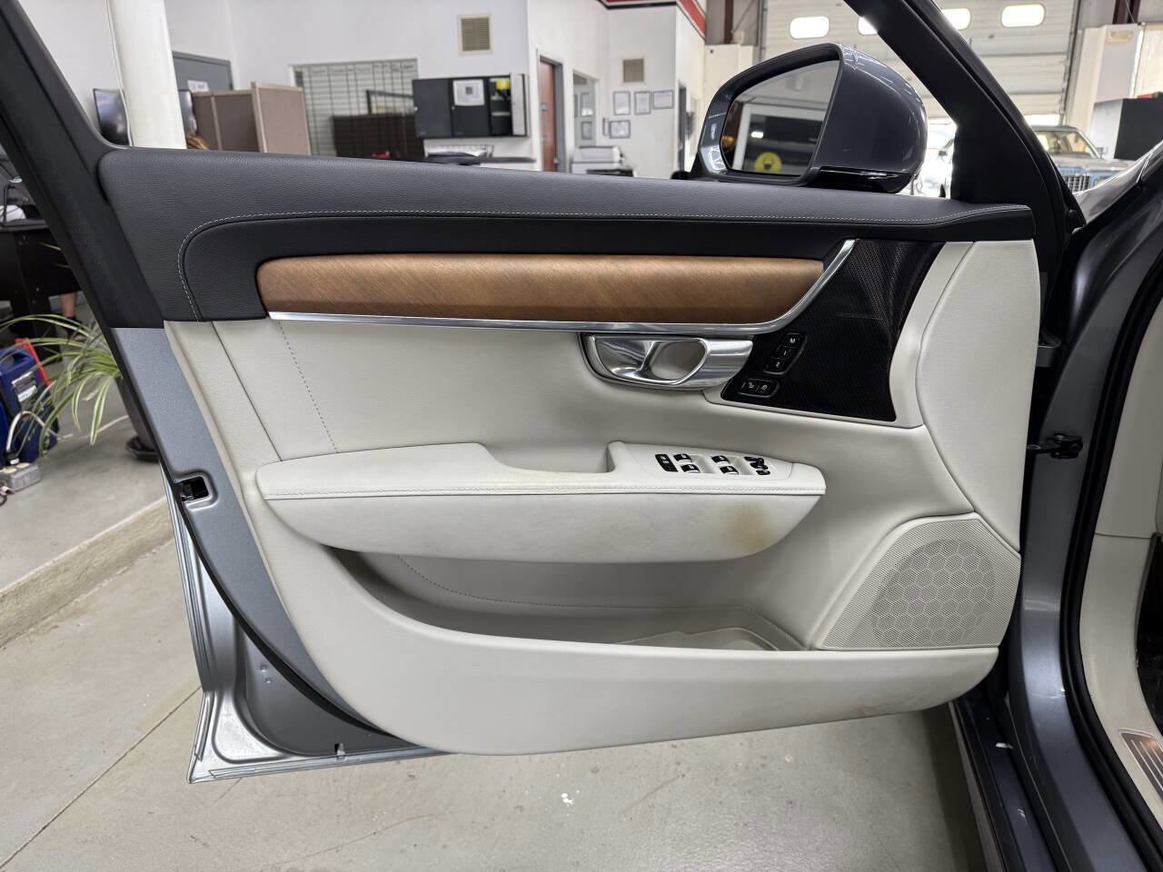 Used 2020 Volvo S90 T6 Inscription image 11