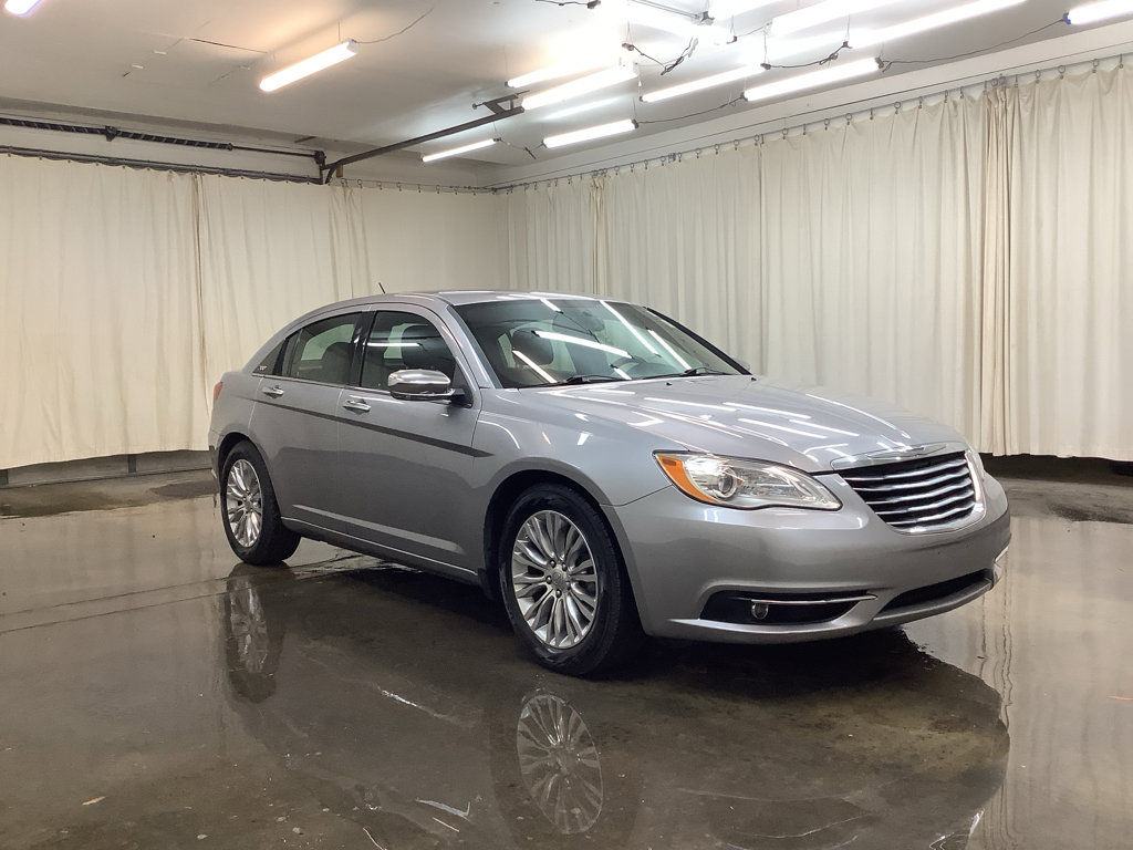 Used 2013 Chrysler 200 Limited image 4