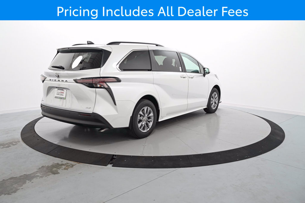 New 2026 Toyota Sienna XLE FWD image 5