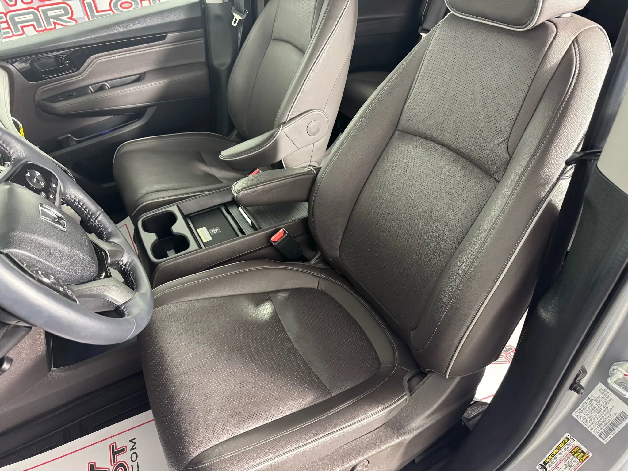Used 2024 Honda Odyssey Elite image 35