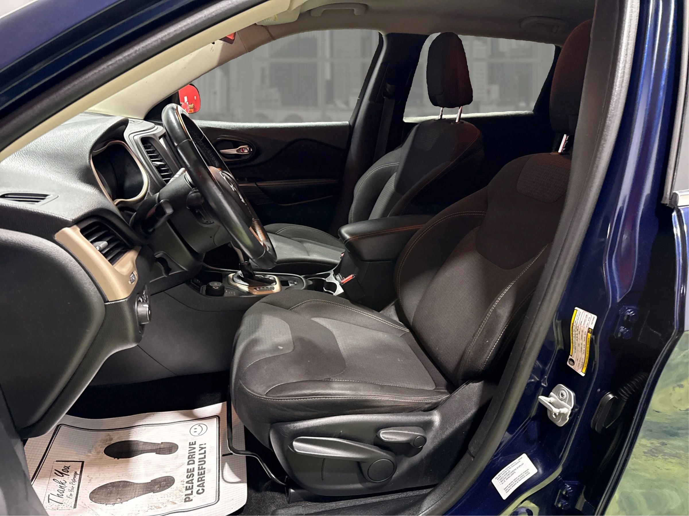 Used 2015 Jeep Cherokee Latitude image 9