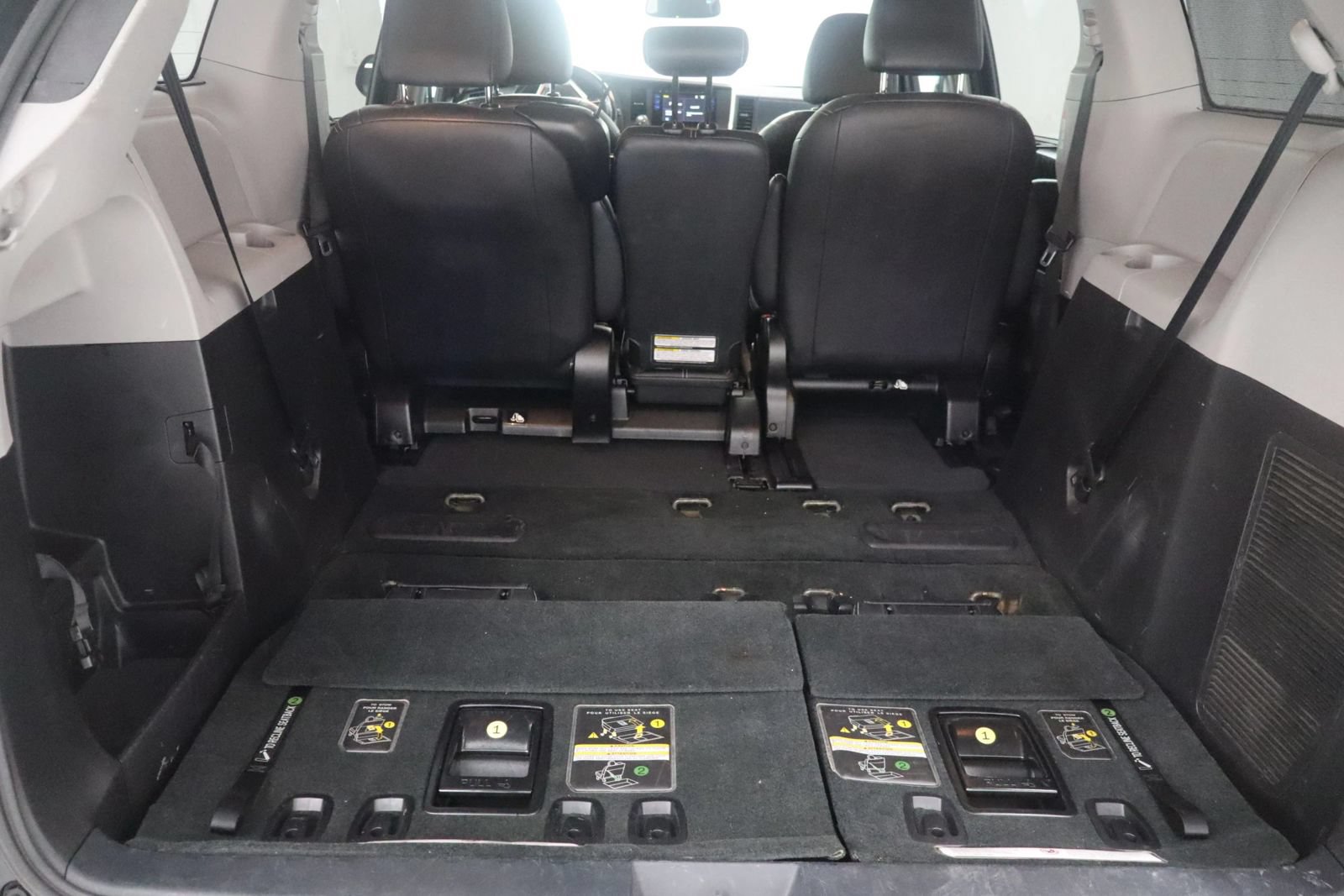 Used 2017 Toyota Sienna SE Premium FWD image 9