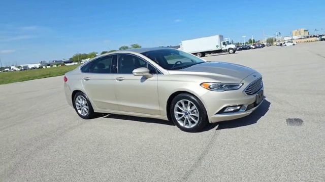 Used 2017 Ford Fusion SE w/ Fusion SE Technology Package FWD image 9