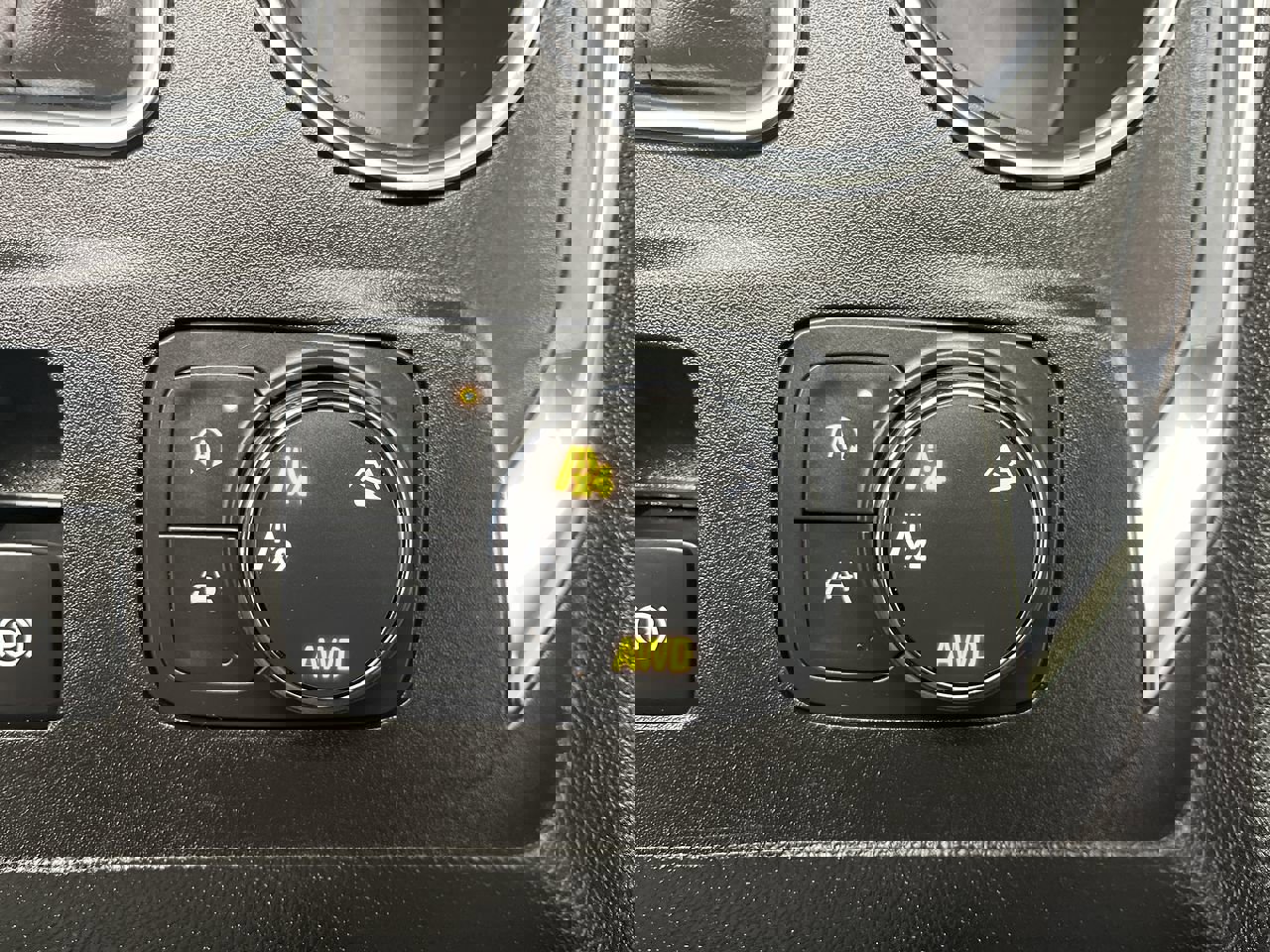 Certified 2023 Chevrolet Traverse LT w/ Midnight/Sport Edition AWD/4WD image 17