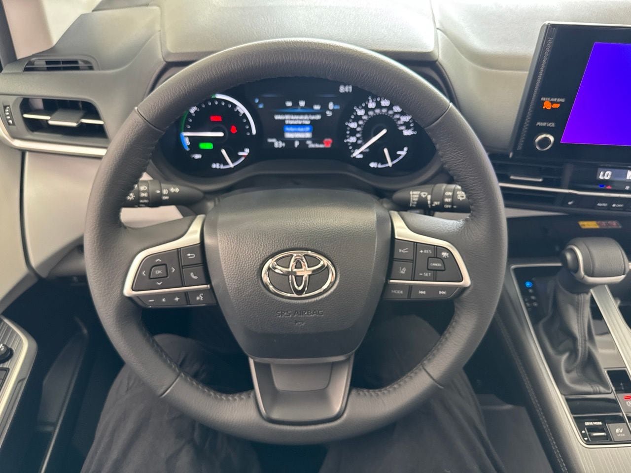 Used 2026 Toyota Sienna XLE FWD image 20