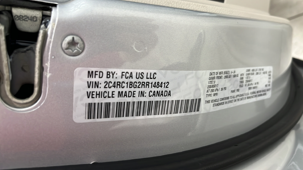 Used 2024 Chrysler Pacifica Touring-L FWD image 28
