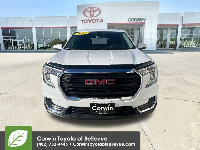 Used 2024 GMC Terrain SLE image 3