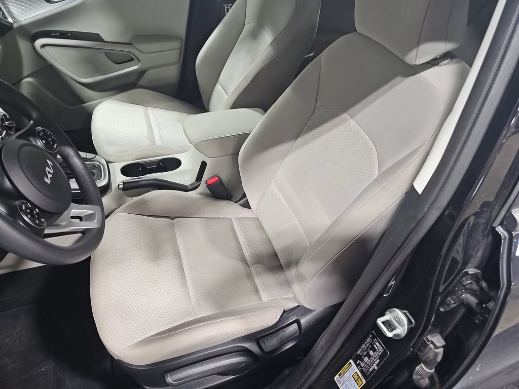 Used 2022 Kia Soul LX w/ Technology Package FWD image 14