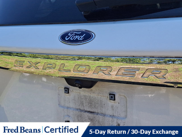Used 2021 Ford Explorer XLT w/ Equipment Group 202A AWD/4WD image 12