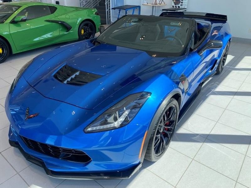 Used 2015 Chevrolet Corvette Z06 w/ 3LZ Preferred Equipment Group RWD image 9