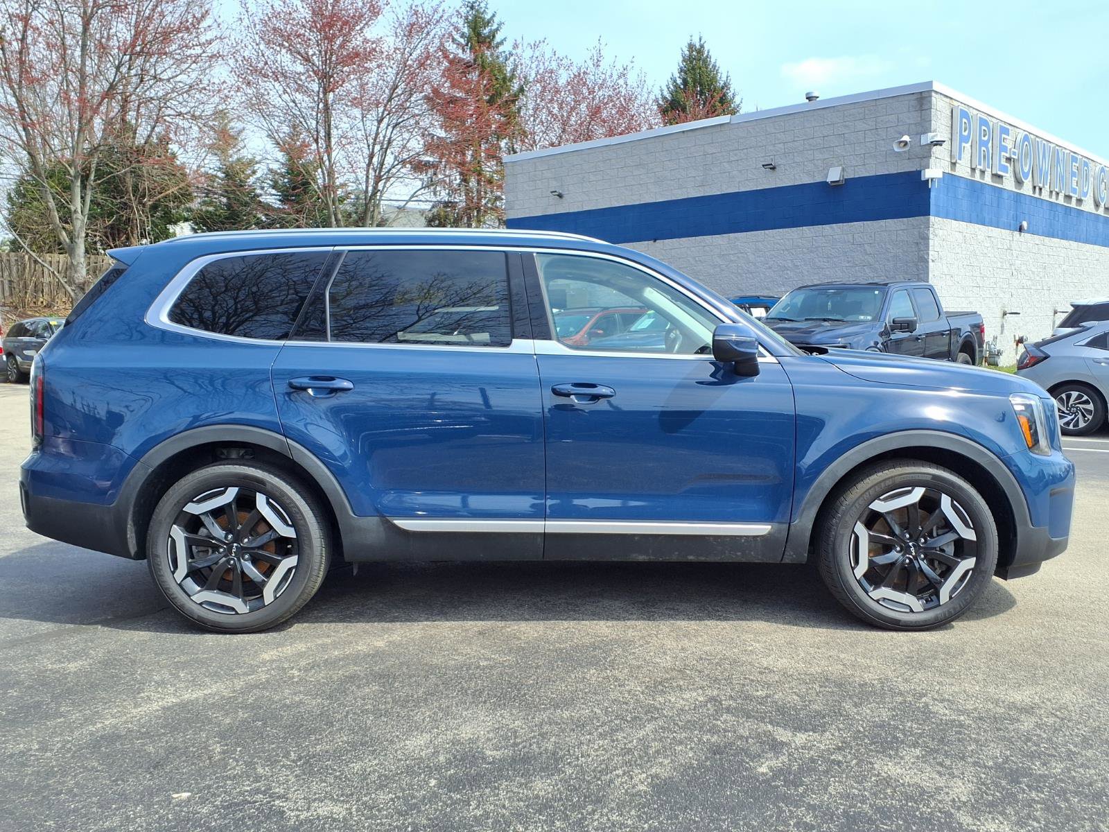 Used 2024 Kia Telluride EX AWD/4WD image 2