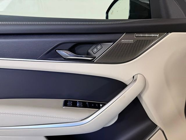 Certified 2026 Jaguar F-PACE R-Dynamic S image 21