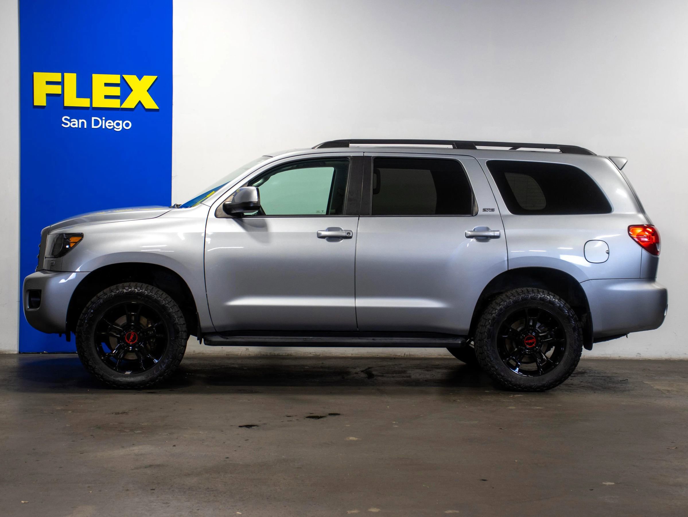 Used 2016 Toyota Sequoia SR5 image 2