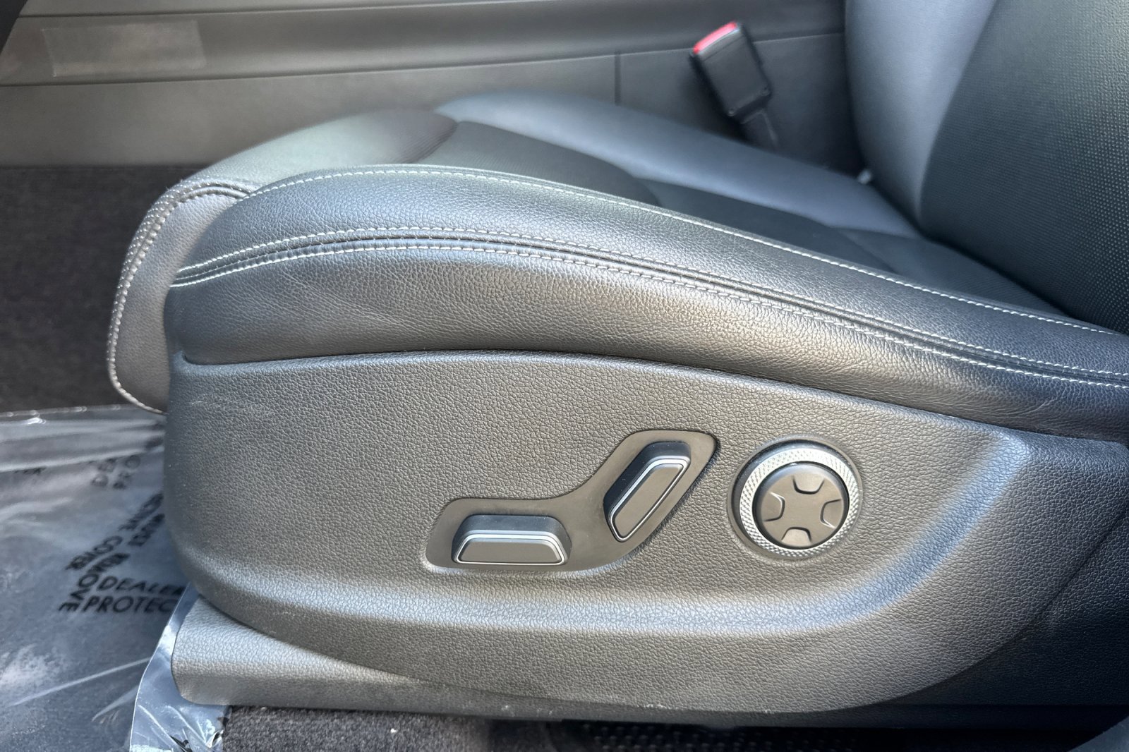 Used 2025 Genesis GV70 2.5T AWD/4WD image 15