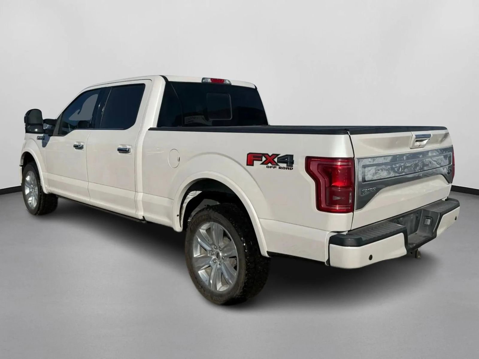 Used 2017 Ford F150 Platinum w/ Equipment Group 701A Luxury image 13