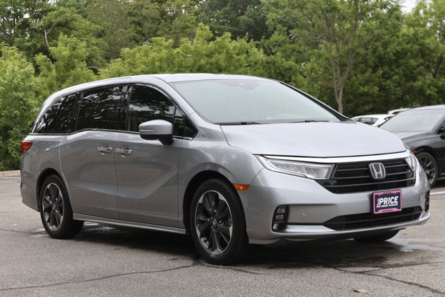 Used 2023 Honda Odyssey Elite image 3