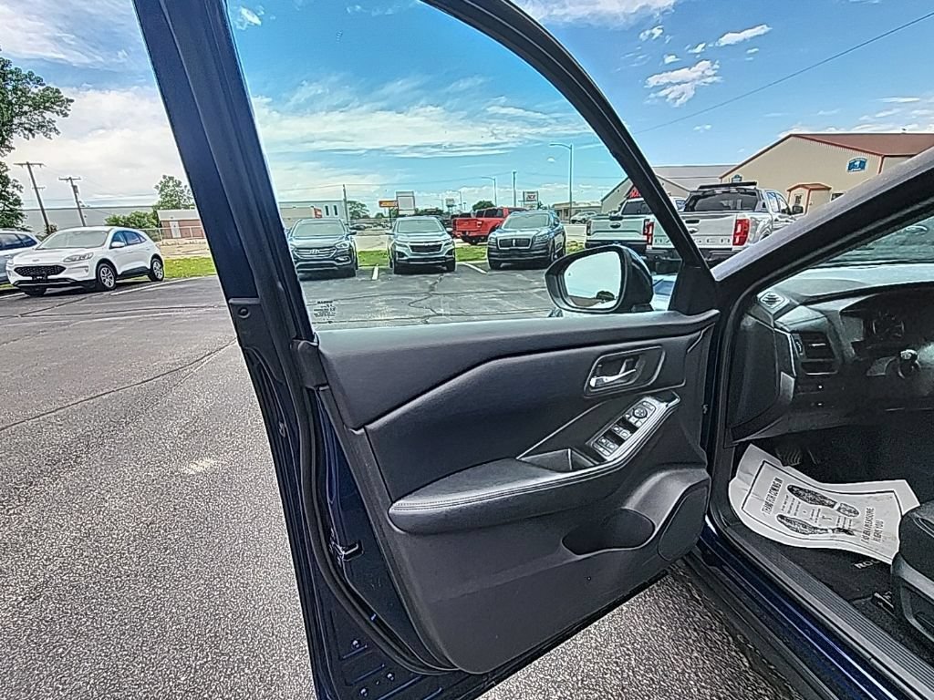 Used 2024 Nissan Rogue SV AWD/4WD image 22