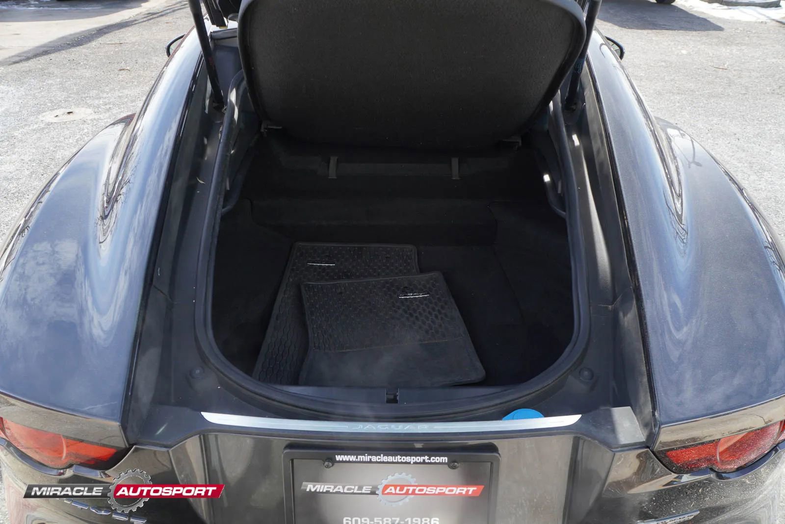 Used 2018 Jaguar F-TYPE R-Dynamic AWD/4WD image 31