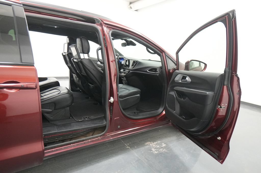 Used 2021 Chrysler Pacifica Touring-L w/ Uconnect Theater Family Group AWD/4WD image 33