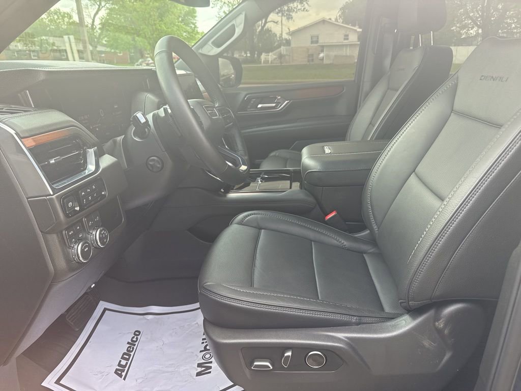 Used 2026 GMC Yukon Denali w/ Sun & Power Step Package image 17