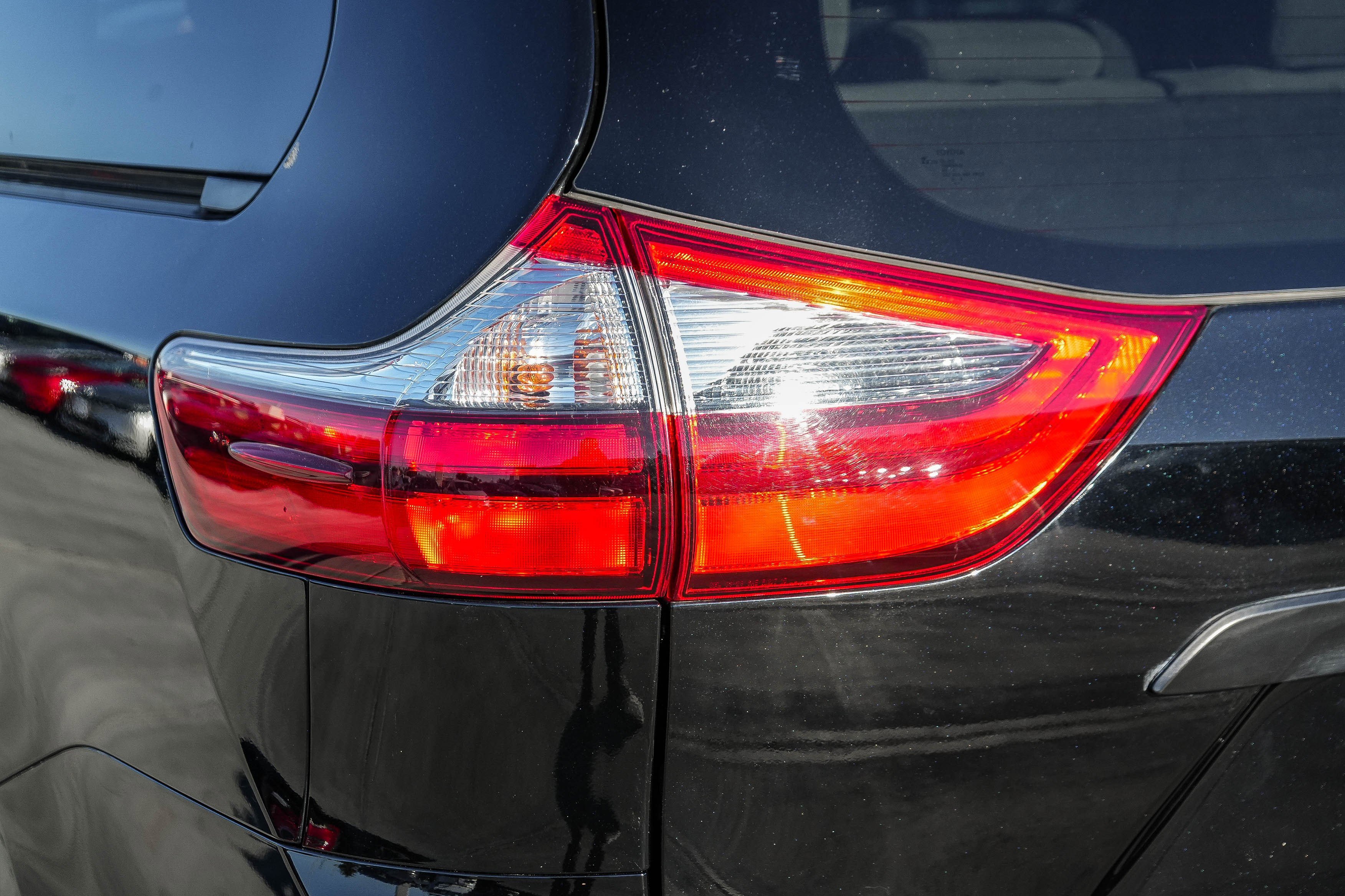 Used 2020 Toyota Sienna L image 10