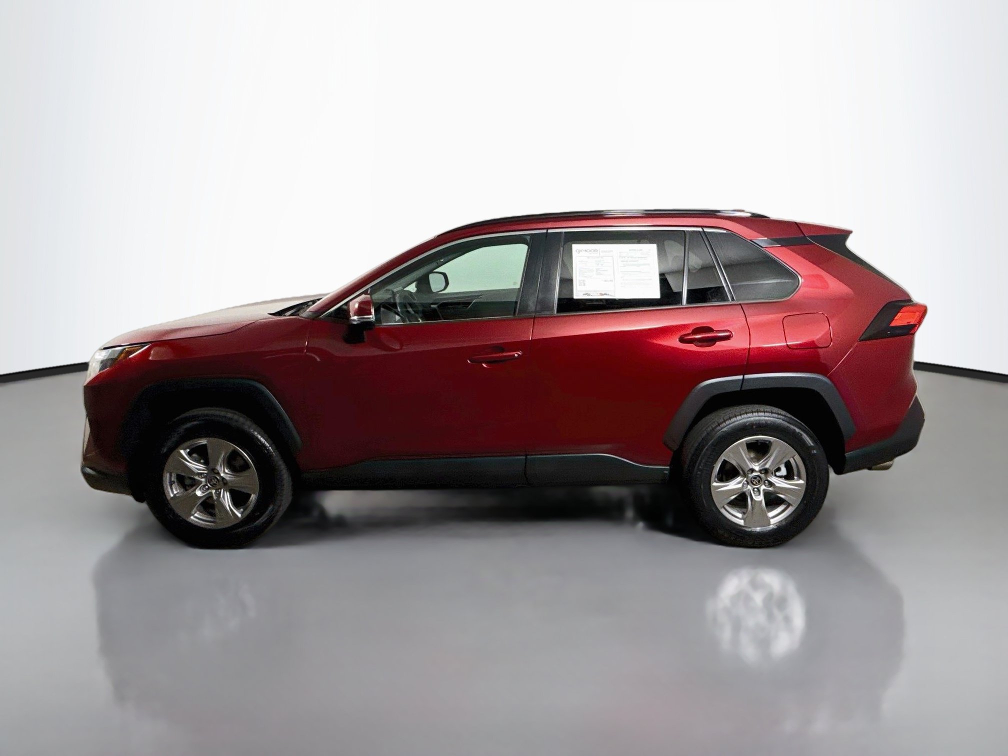 Used 2022 Toyota RAV4 XLE FWD image 4