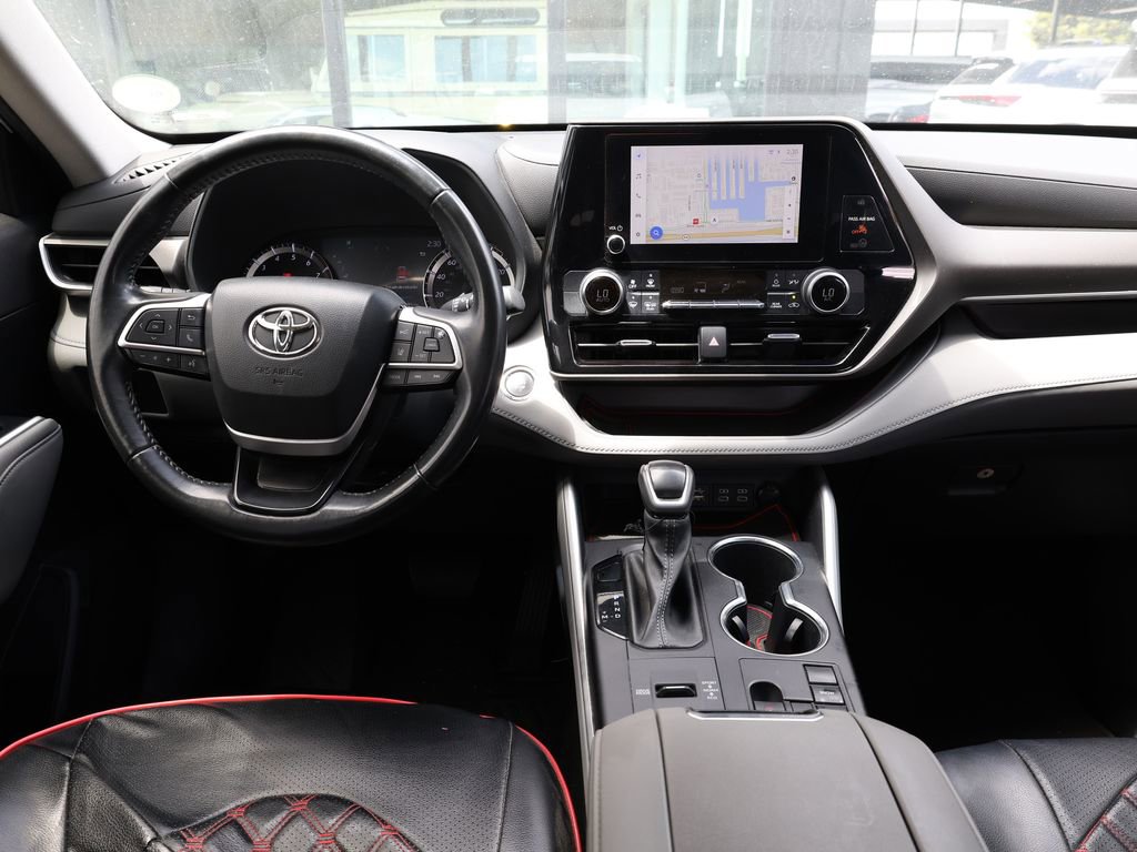 Used 2023 Toyota Highlander LE FWD image 21