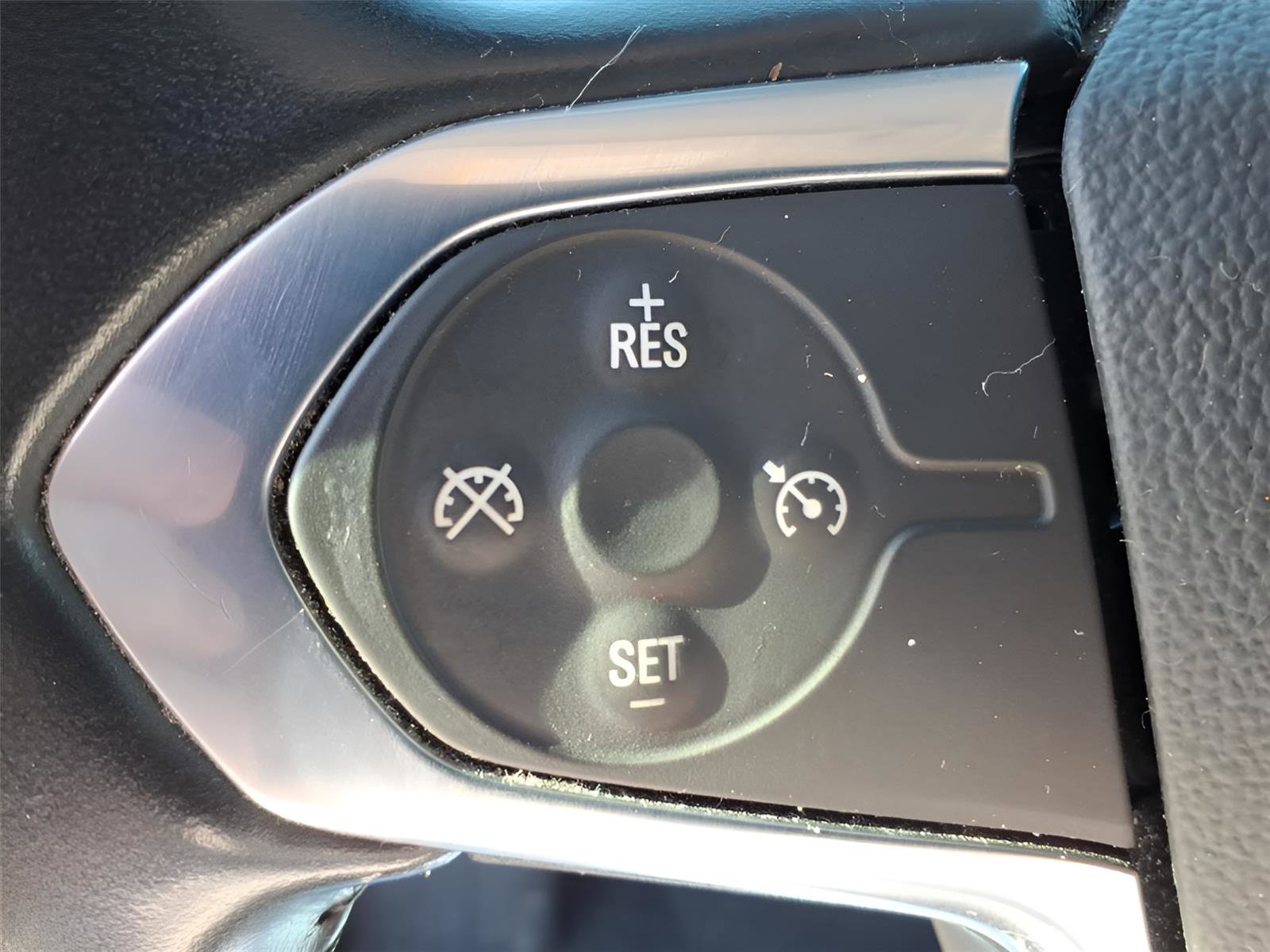 Used 2021 Chevrolet Traverse LT image 21