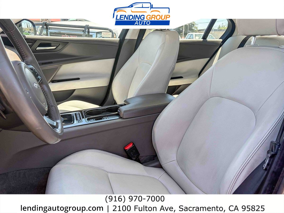 Used 2017 Jaguar XE Premium RWD image 16
