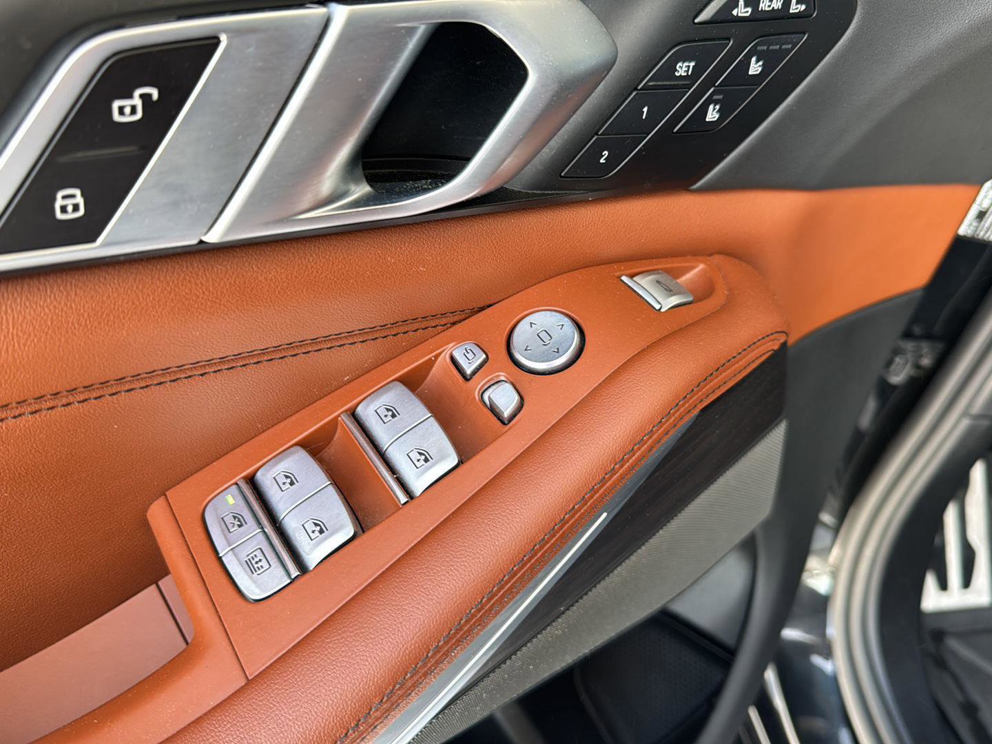 Certified 2024 BMW X7 xDrive40i w/ Executive Package image 28