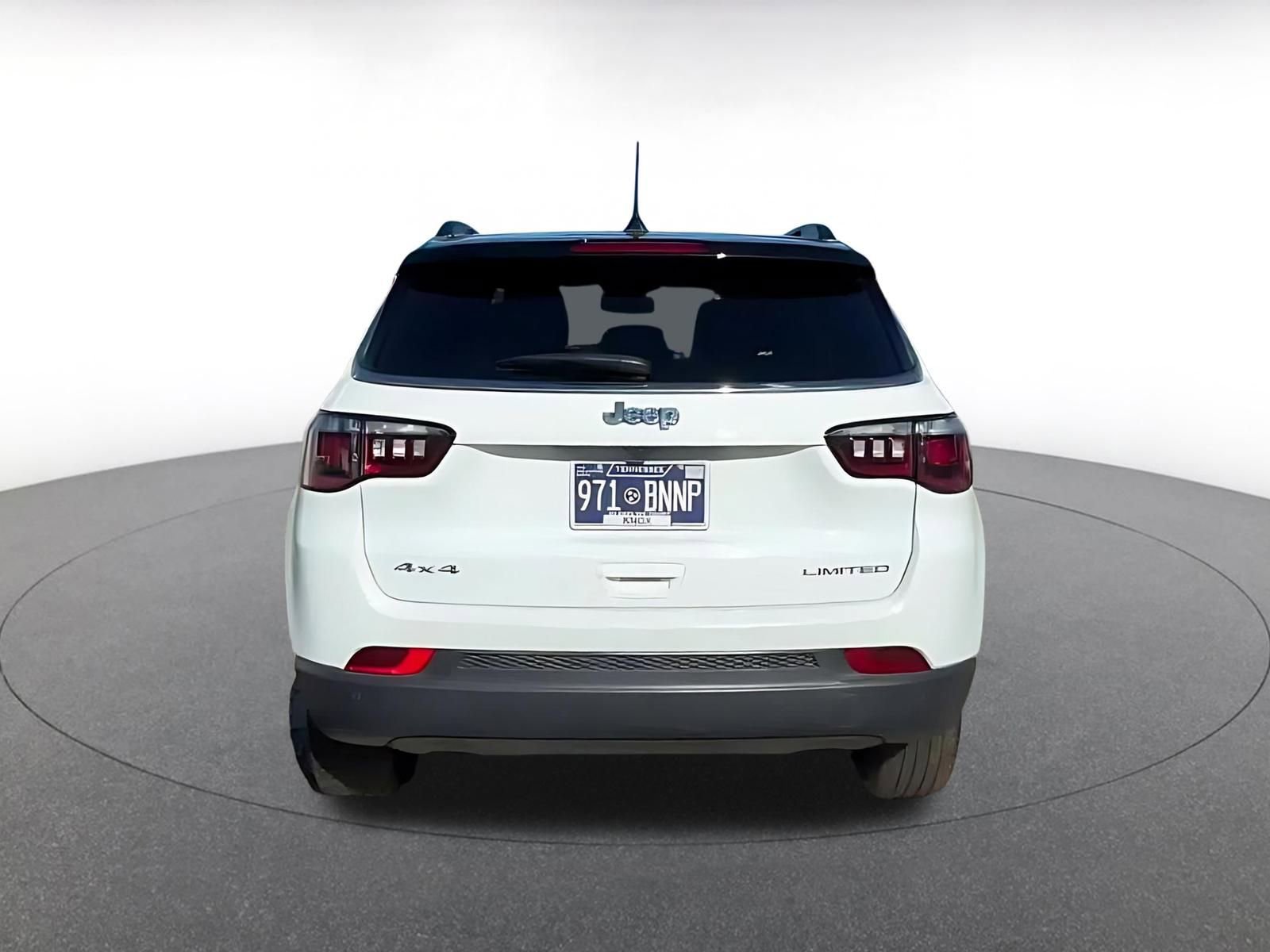 Used 2025 Jeep Compass Limited image 12