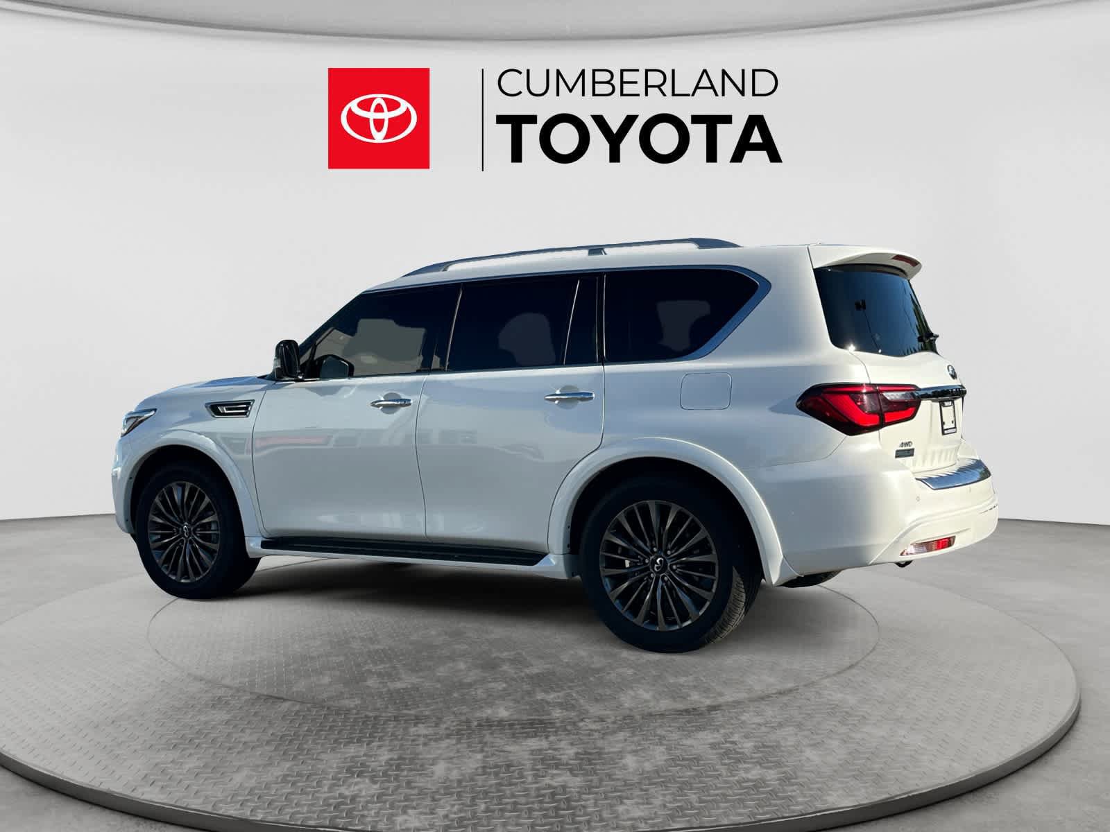 Used 2024 INFINITI QX80 Premium Select w/ Cargo Package AWD/4WD image 3