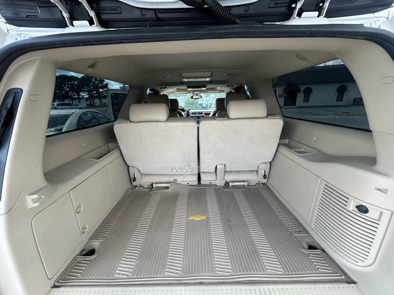 Used 2014 Chevrolet Suburban LTZ image 16