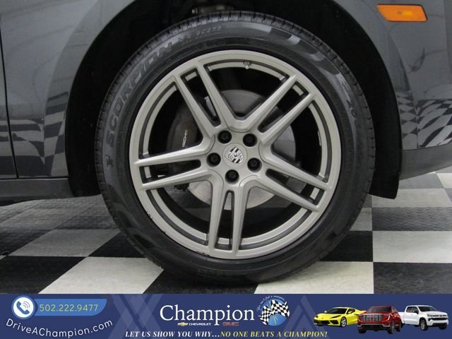 Used 2020 Porsche Macan AWD/4WD image 3