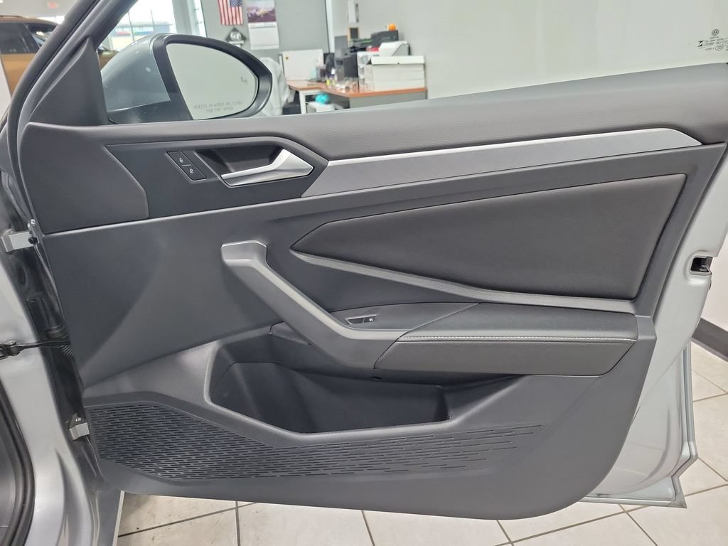 Used 2023 Volkswagen Jetta SE w/ Panoramic Sunroof Package FWD image 23