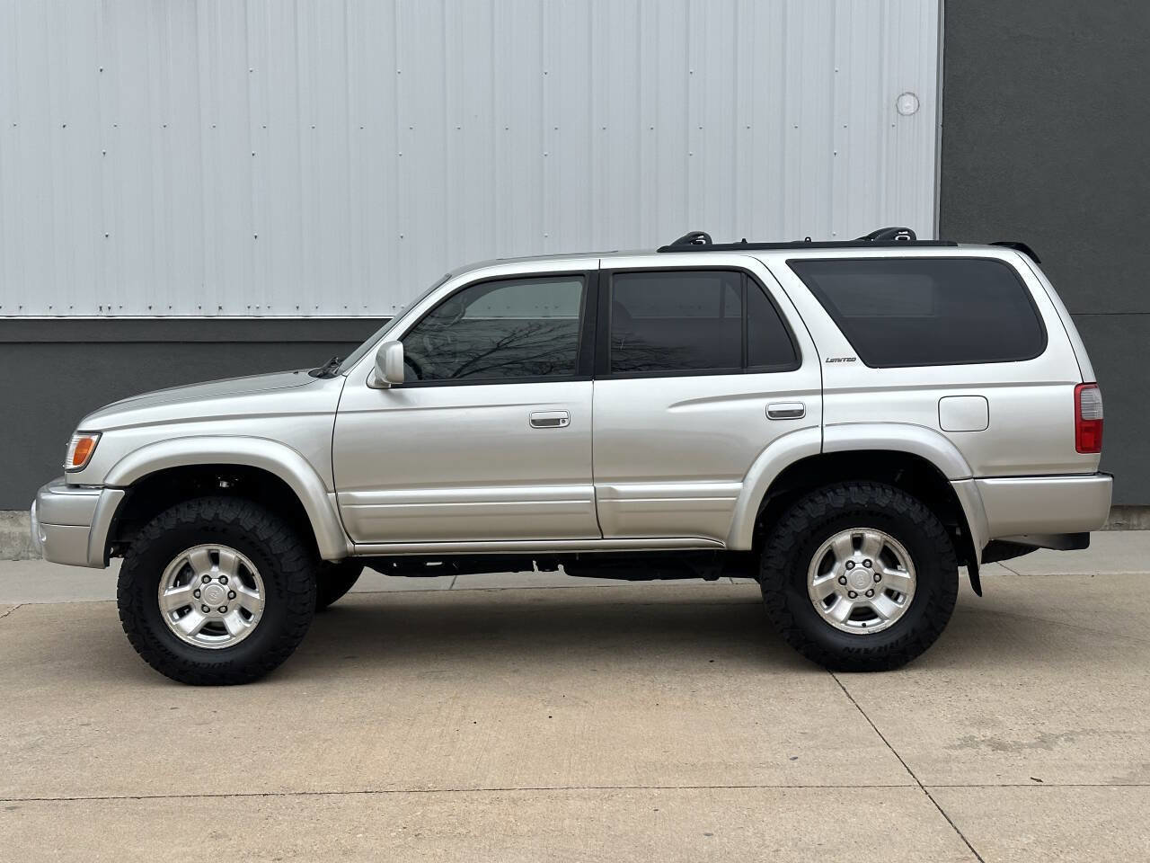 Used 2000 Toyota 4Runner Limited image 11
