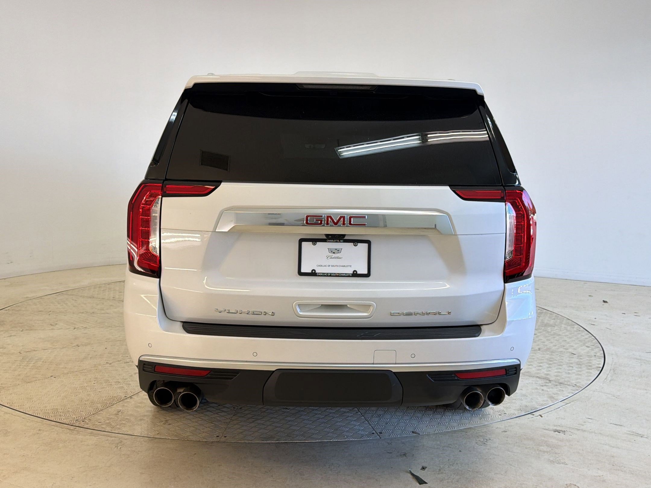 Used 2024 GMC Yukon XL Denali w/ Advanced Technology Package image 10