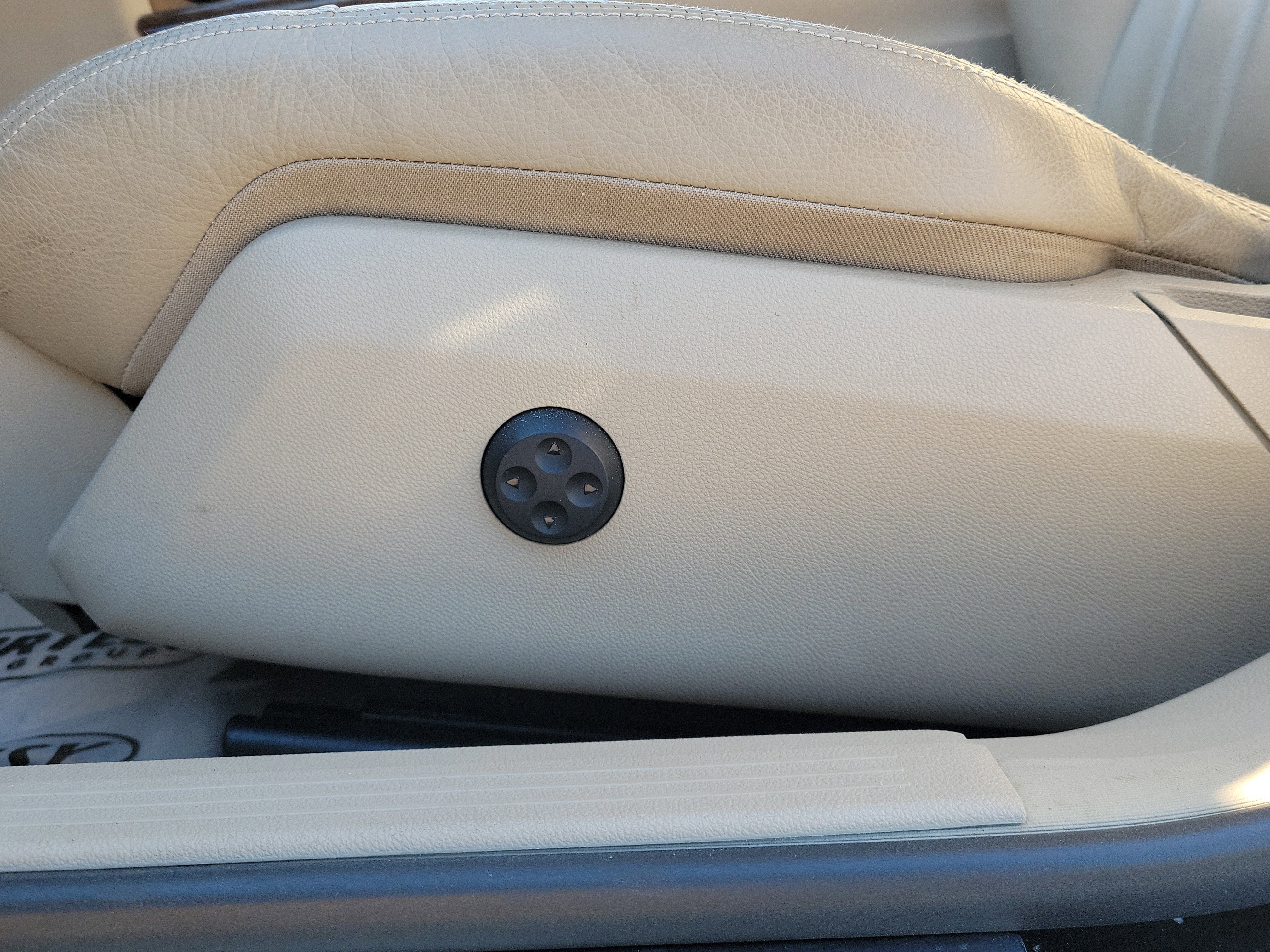 Used 2010 Mercedes-Benz E 350 4MATIC Sedan image 16