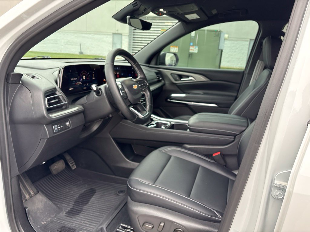Used 2026 Chevrolet Traverse LT w/ Driver Confidence Package FWD image 9