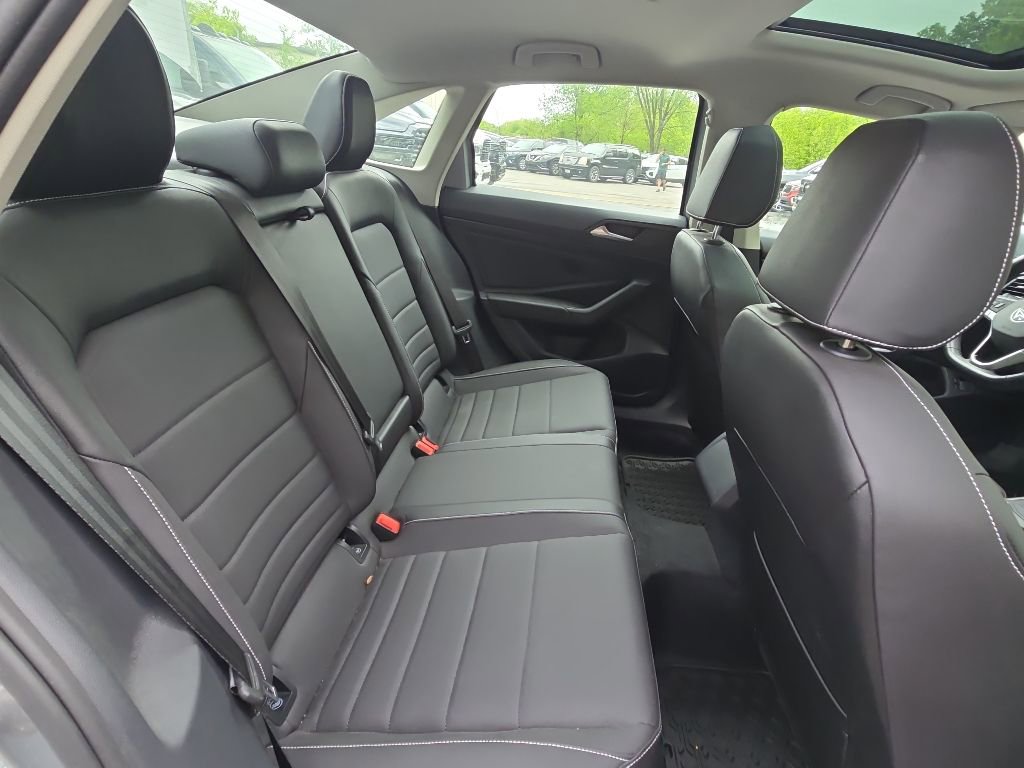 Used 2024 Volkswagen Jetta SE FWD image 18