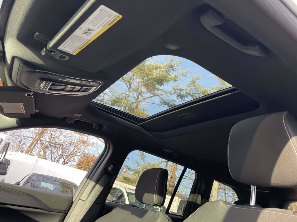 Used 2025 Jeep Grand Cherokee Laredo X AWD/4WD image 16