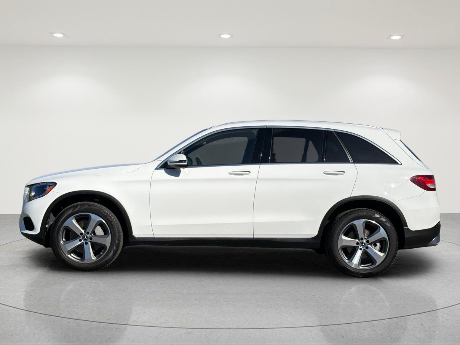Used 2018 Mercedes-Benz GLC 300 4MATIC image 2