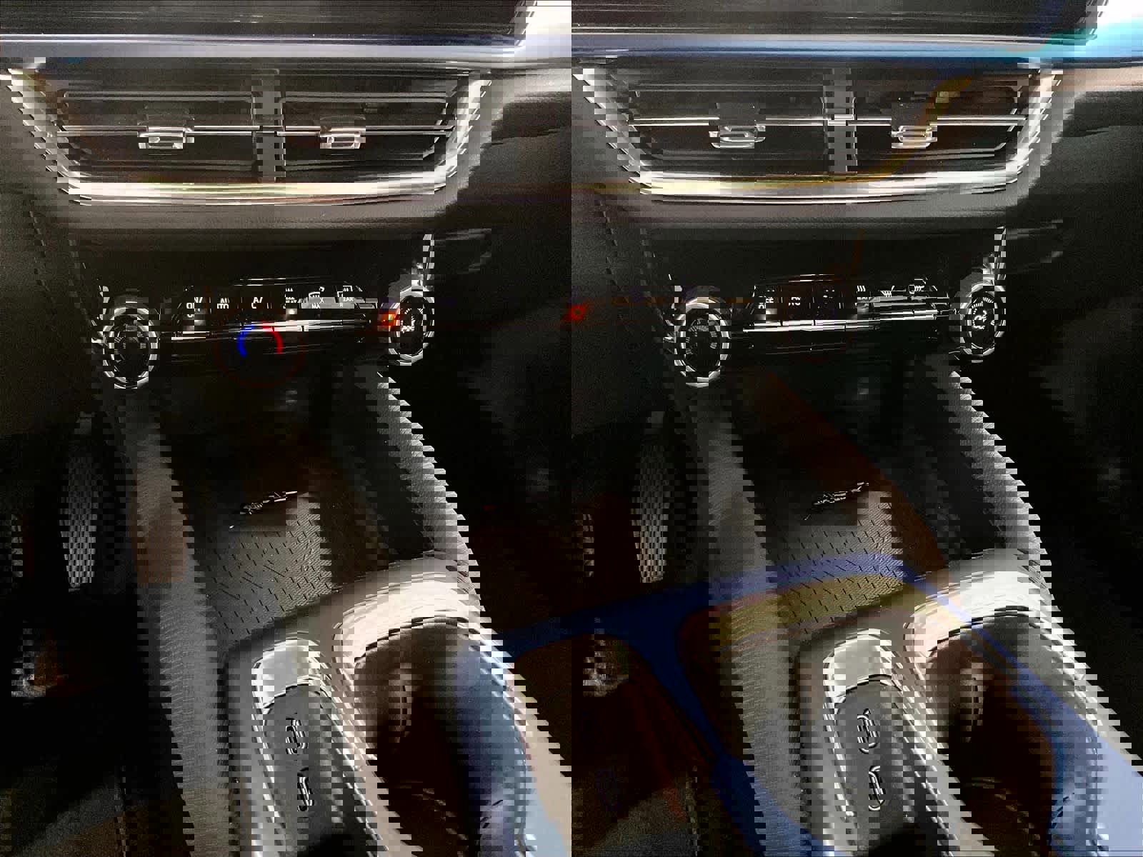 Used 2025 Chevrolet Equinox EV LT w/ Convenience Package image 25